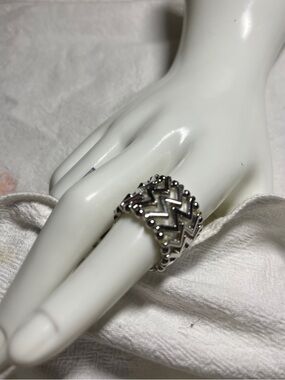 Jennifer Lopez Silver Chevron Beaded Stack Ring